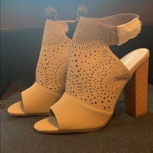 Shoe dazzle Abby fit shoe